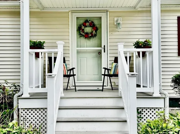 408 Simmons Rd, Middleboro, MA 02346