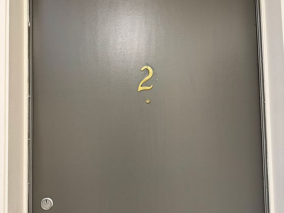 5th image of 554 Monterey Blvd #2