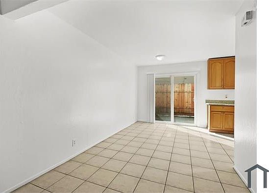 3rd image of 3177 Locke Dr