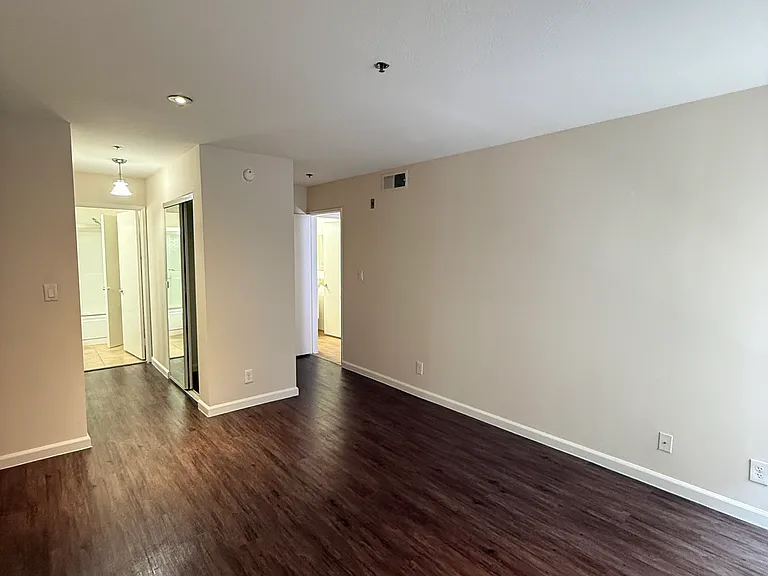 Burton Way Apartments — Photo 25