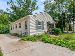 7428 N Santa Monica BOULEVARD, Fox Point, WI 53217