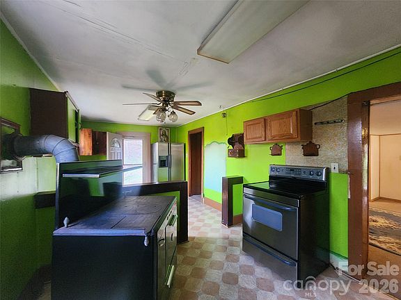 4th image of 1025 Chandler Cove Rd