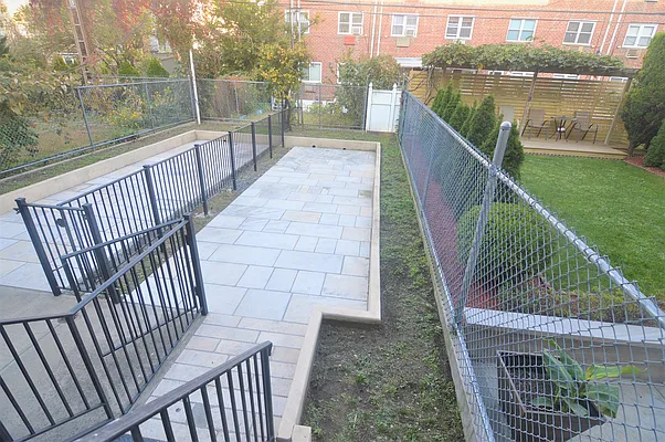 Rented by Delta Commercial Real Estate | media 7