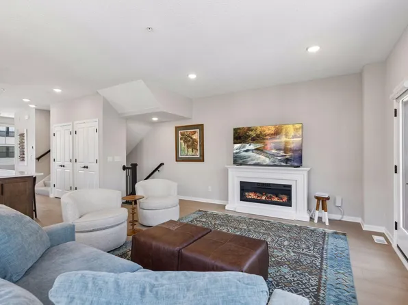 909 Mount Curve Blvd #A, Saint Paul, MN 55116