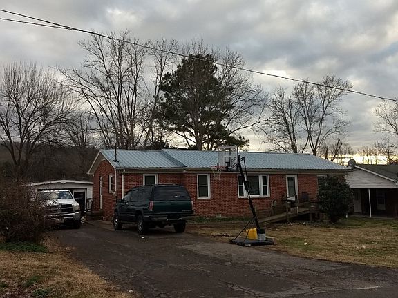 3rd image of 201 W Greenbrier St