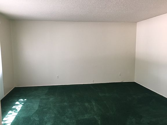 5th image of 3072 Greenbriar Dr