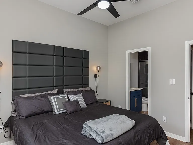 1301 E Cross St — Photo 16