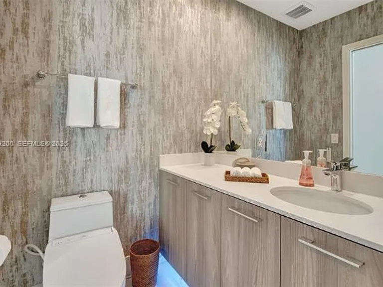 501 NE 31st St #Penthouse 4302 — Photo 18