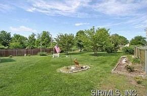 3rd image of 1 Cottonwood Glen Dr