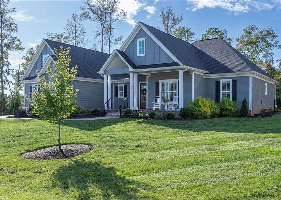 1st image of 170 Lantern Dr