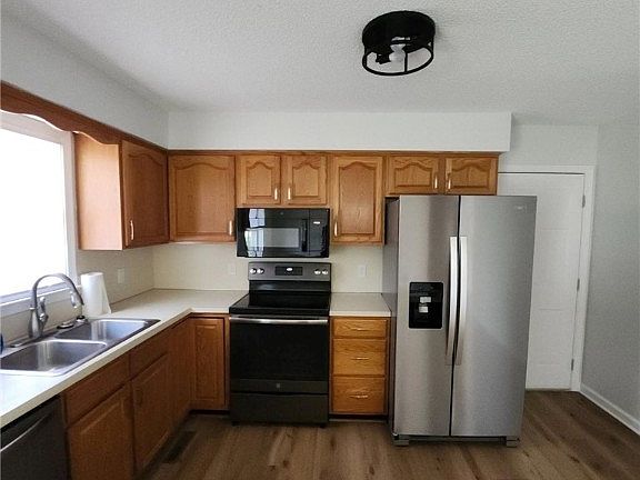 5th image of 502 3rd St