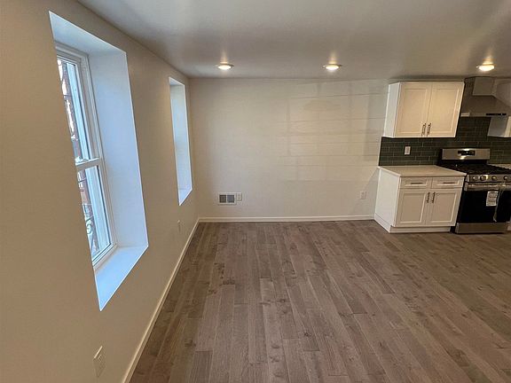 3rd image of 188 Van Horne St #1