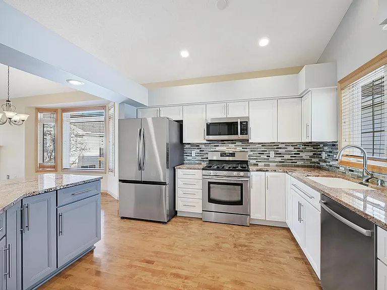 7950 Victoria Way — Photo 9