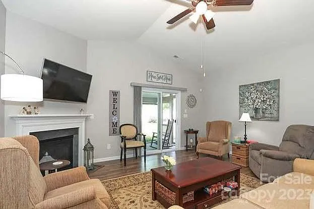 9728 Chase View Dr — Photo 3