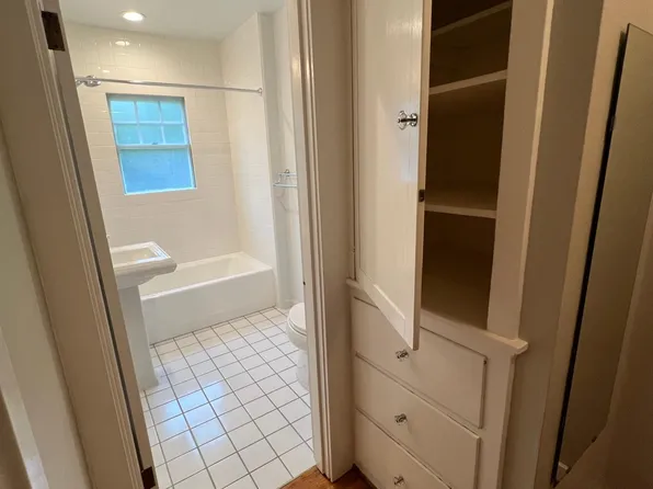 1930 SE Pine St, Portland, OR 97214