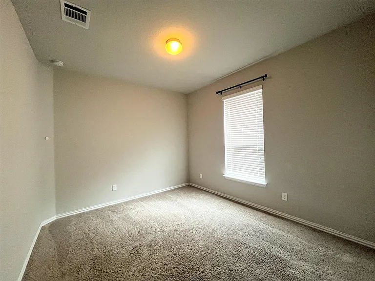 613 Palmilla St — Photo 2