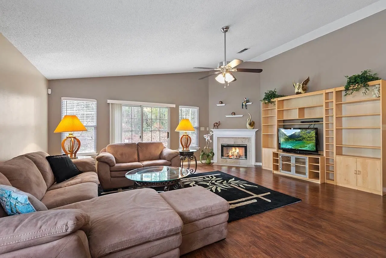 3 bed, 1698 sqft, $2,400 — Photo 2