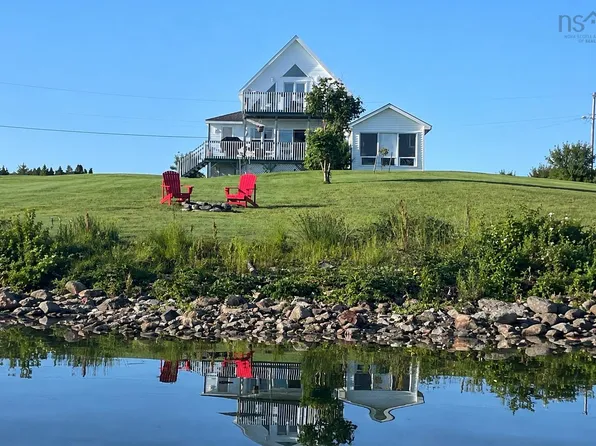 36 Seaview Dr, Cape Breton, NS B1K 3T4