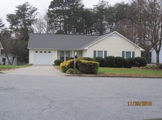 3501 Morris Farm Dr, Jamestown, NC 27282