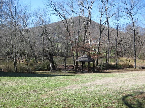 5th image of 1863 Twin Ponds Dr