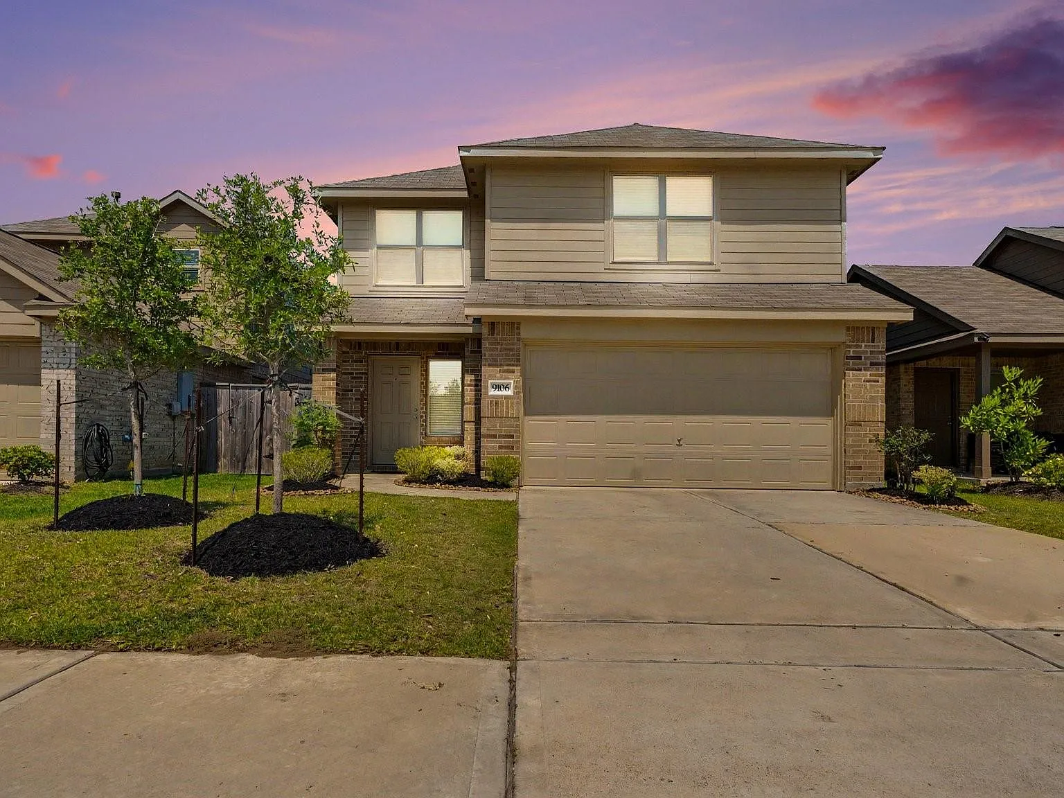 4 bed, 2.5 bath, 2280 sqft, $2,400 — Photo 1
