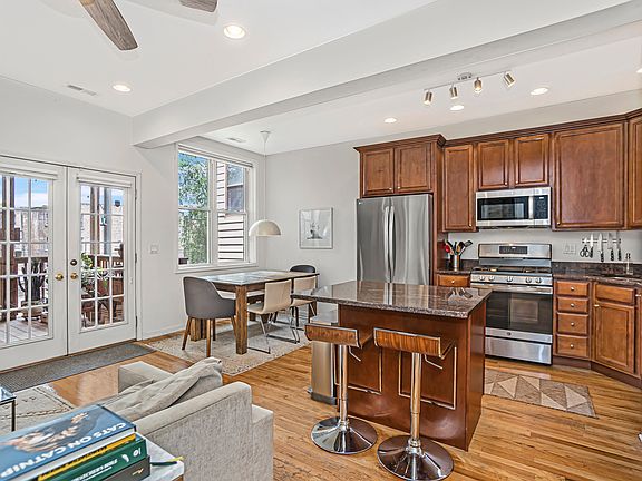 3rd image of 2626 N Sawyer Ave APT 2