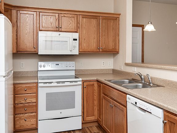 4th image of 1333 SE University Ave Unit 106