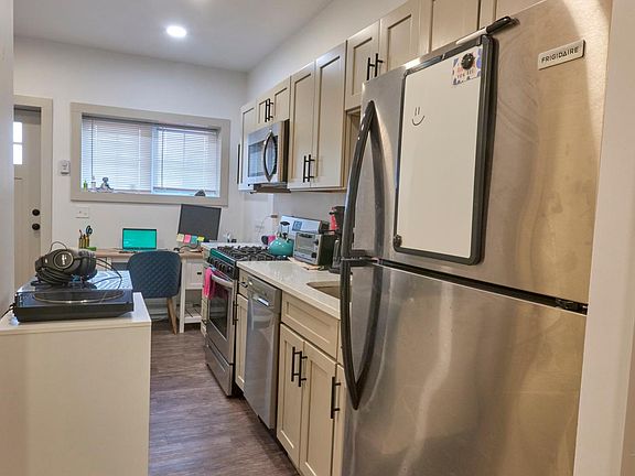 2nd image of 103 Carpenter St #7