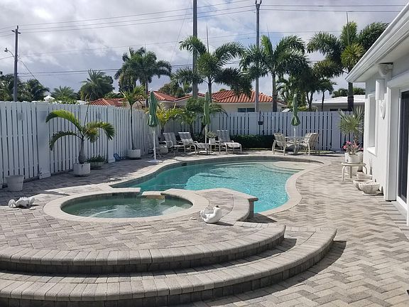 3rd image of 2070 NE 65th St