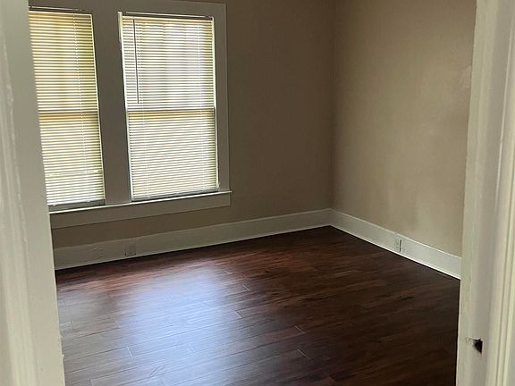 4th image of 700 N 27th St