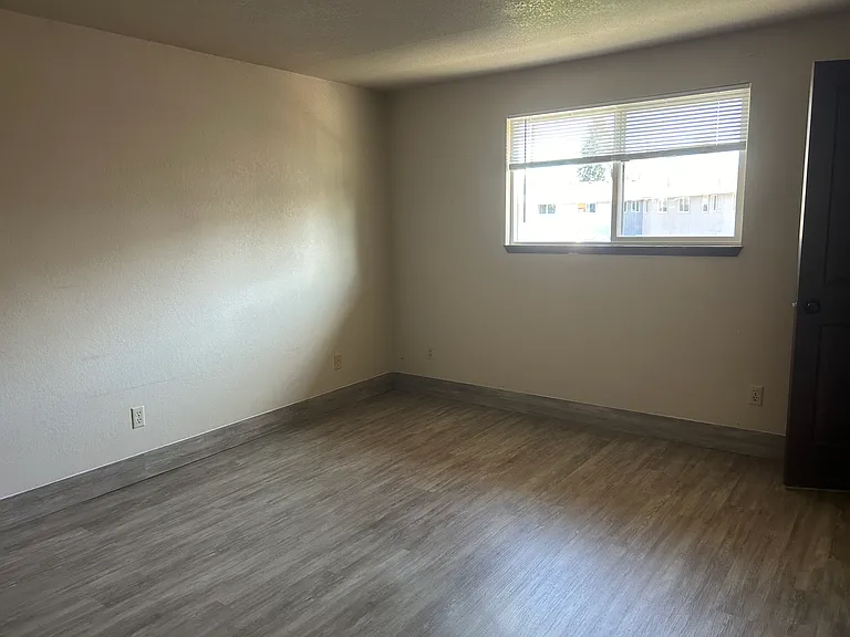 1765 Queen Ave SW — Photo 45