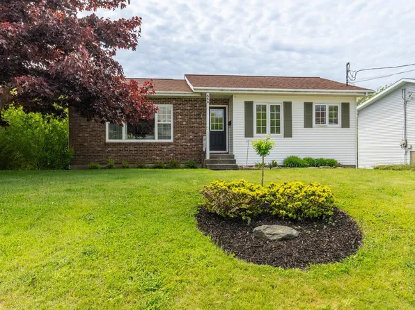 556 Brunswick St, Yarmouth, NS B5A 4S8