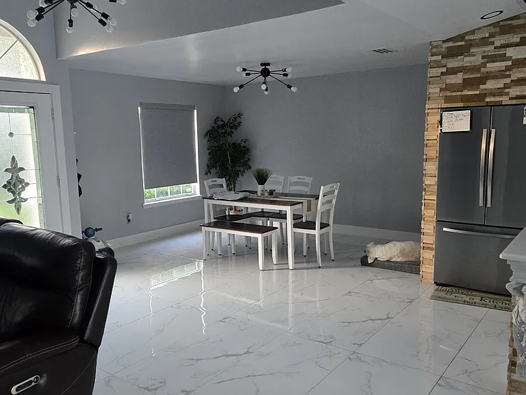 Sarasota Ln — Photo 1