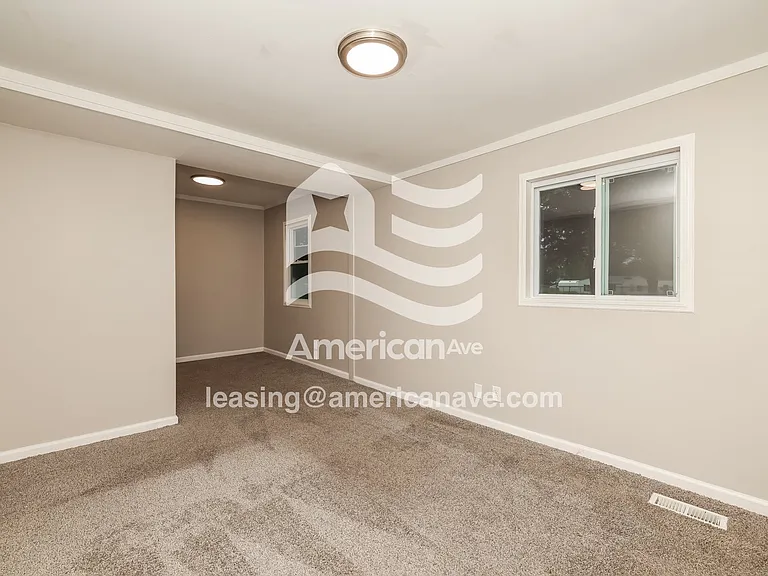 1564893_009_main_bedroom_9.jpg
