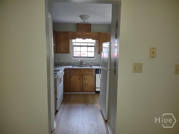 3rd image of 282 Greenwich Dr APT 9