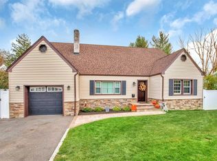 810 Main St, Islip, NY 11751
