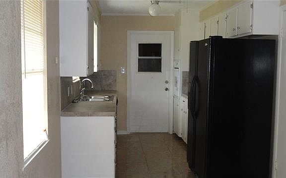4th image of 1910 Rosewood Dr