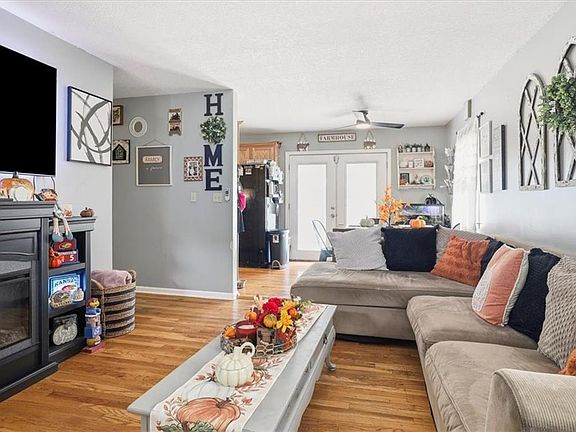 4th image of 1009 Mary Kay Ln