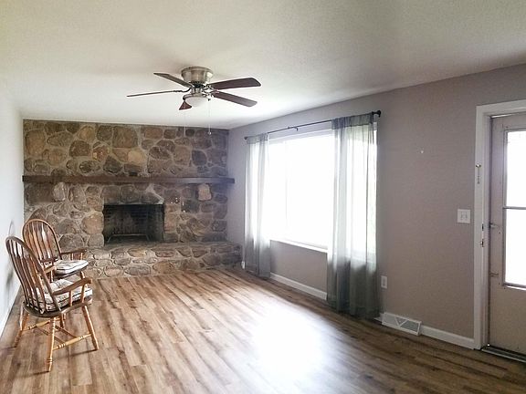 3rd image of 2173 Lakeside Dr
