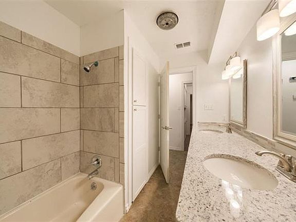 4th image of 3010 NE Lancaster Ln