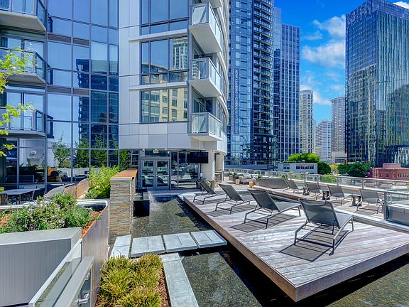 Take in beautiful Seattle city views and views of the Sound from our indoor and outdoor community spaces