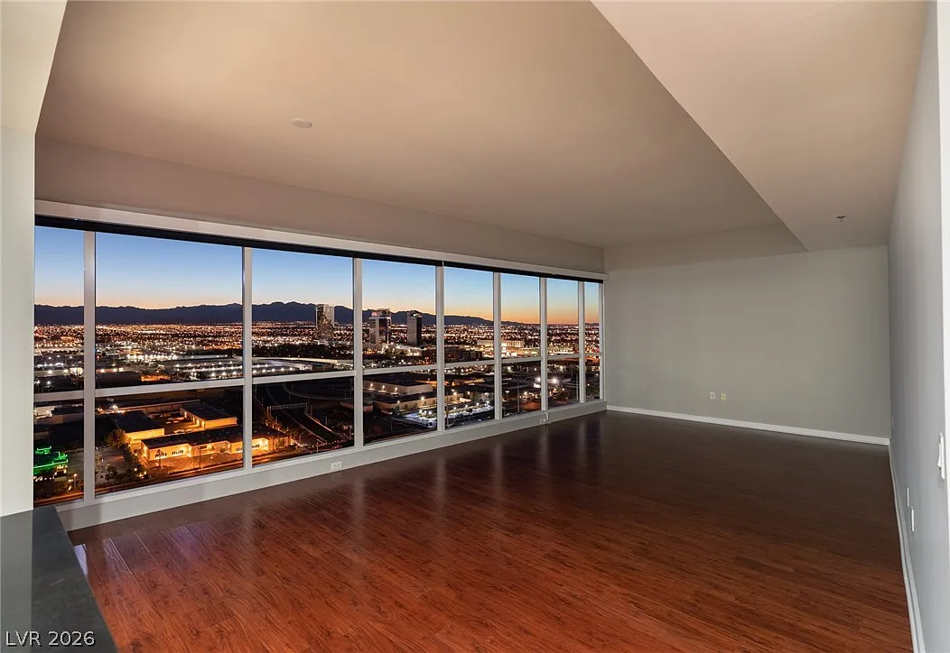 Panorama Towers — Photo 2