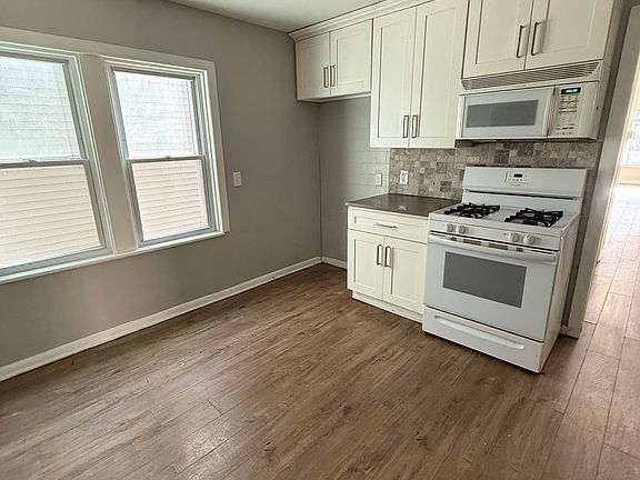 4th image of 34 Geary St Unit 1