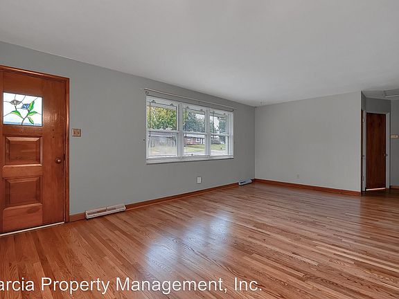 3rd image of 4640 Hamburg Ave