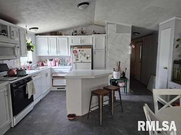 5th image of 3430 N Peoria Rd Lot 13