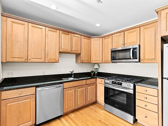 5th image of 328 Copeland St APT 2C