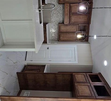 3rd image of 105 Canal St
