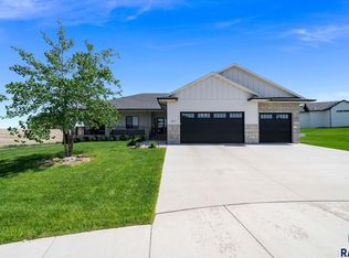 7317 E Misty Knoll Cir, Sioux Falls, SD 57110