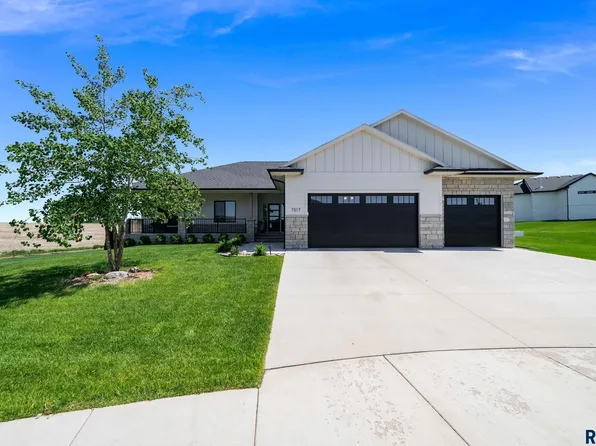 7317 E Misty Knoll Cir, Sioux Falls, SD 57110