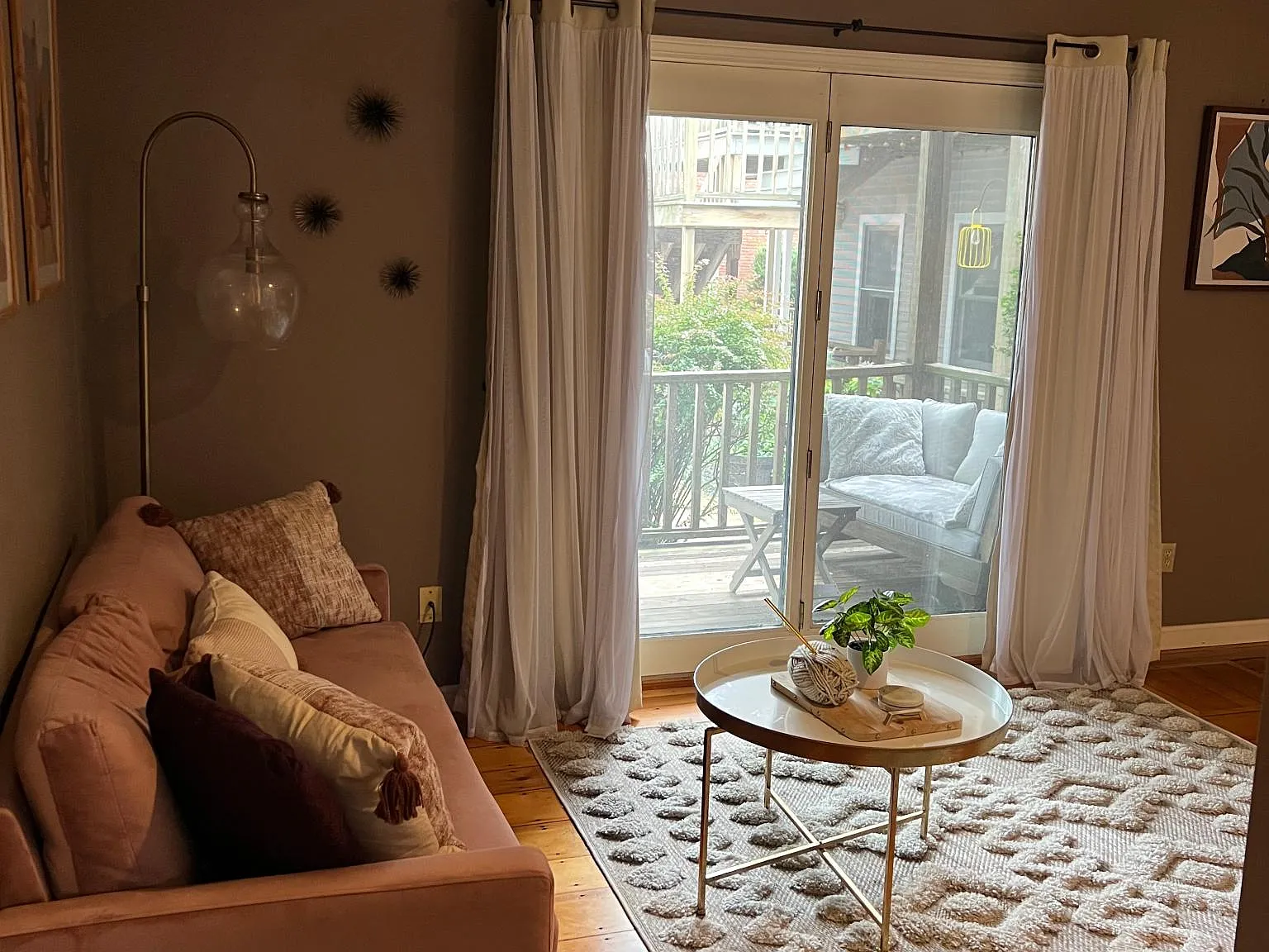 2 bed, 900 sqft, $2,650 — Photo 2